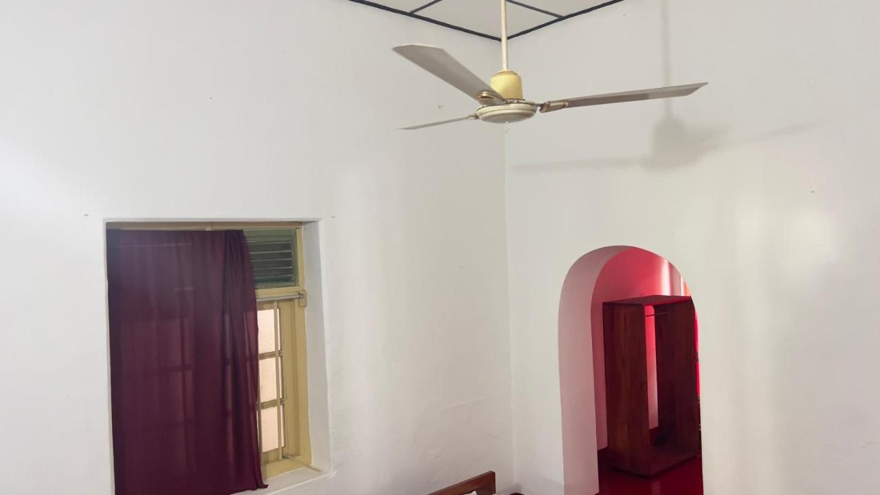 Resthouse Vavuniya Hotel Exterior foto