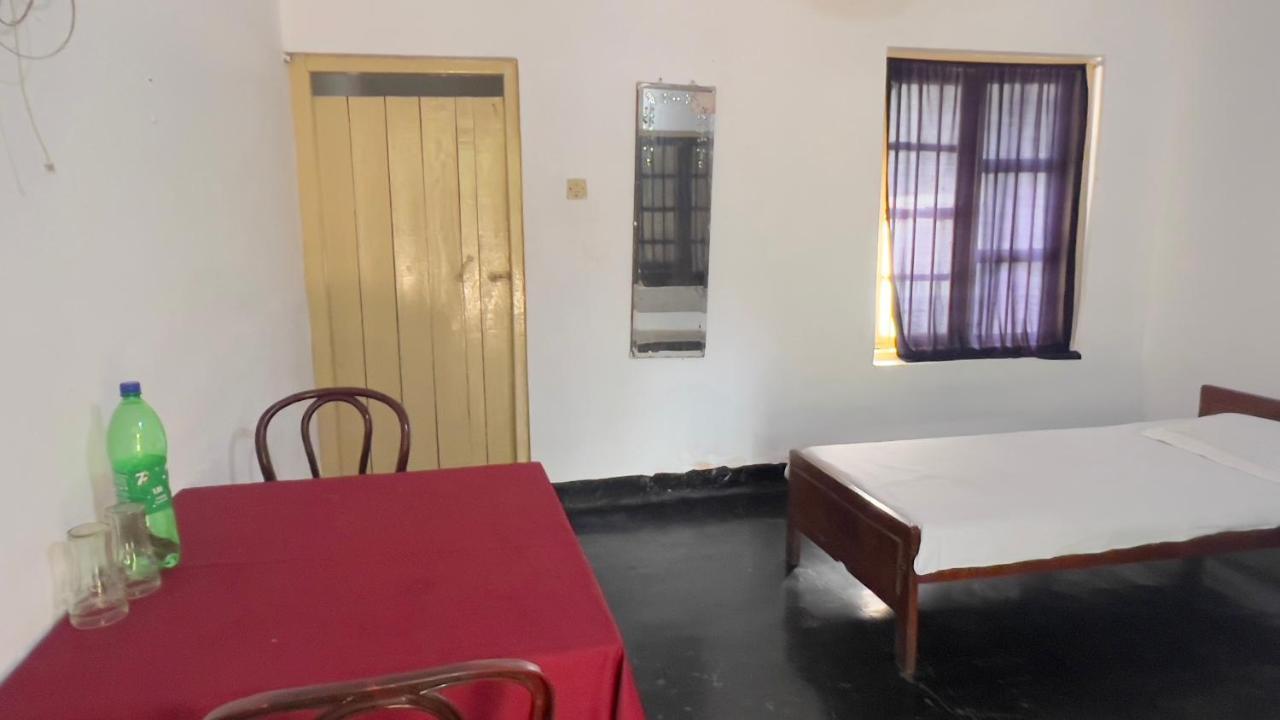 Resthouse Vavuniya Hotel Exterior foto