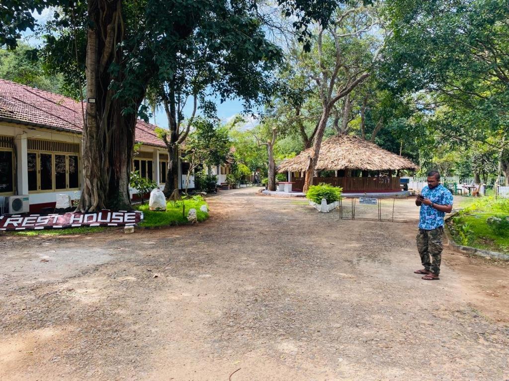 Resthouse Vavuniya Hotel Exterior foto