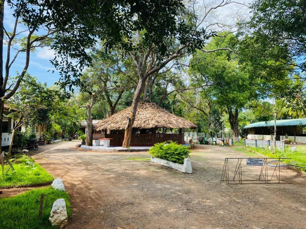 Resthouse Vavuniya Hotel Exterior foto